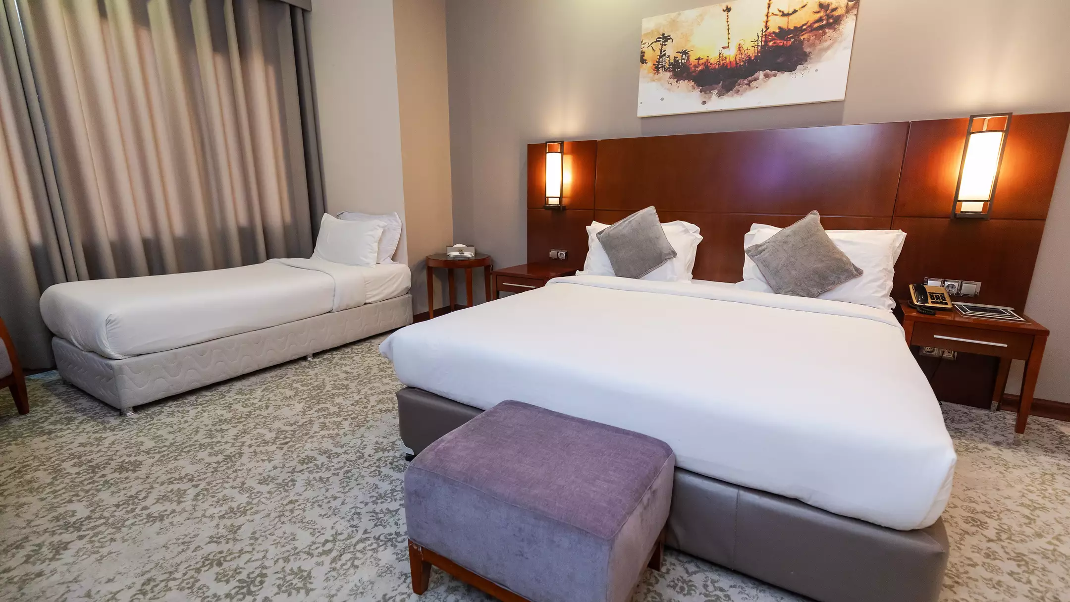 Alibaba https://cdn.alibaba.ir/ostorage/hotel-accommodation-images/67792a6d7e75320ec907fbf8_هتل میراژ - اتاق سه تخته دبل سینگل (6).webp